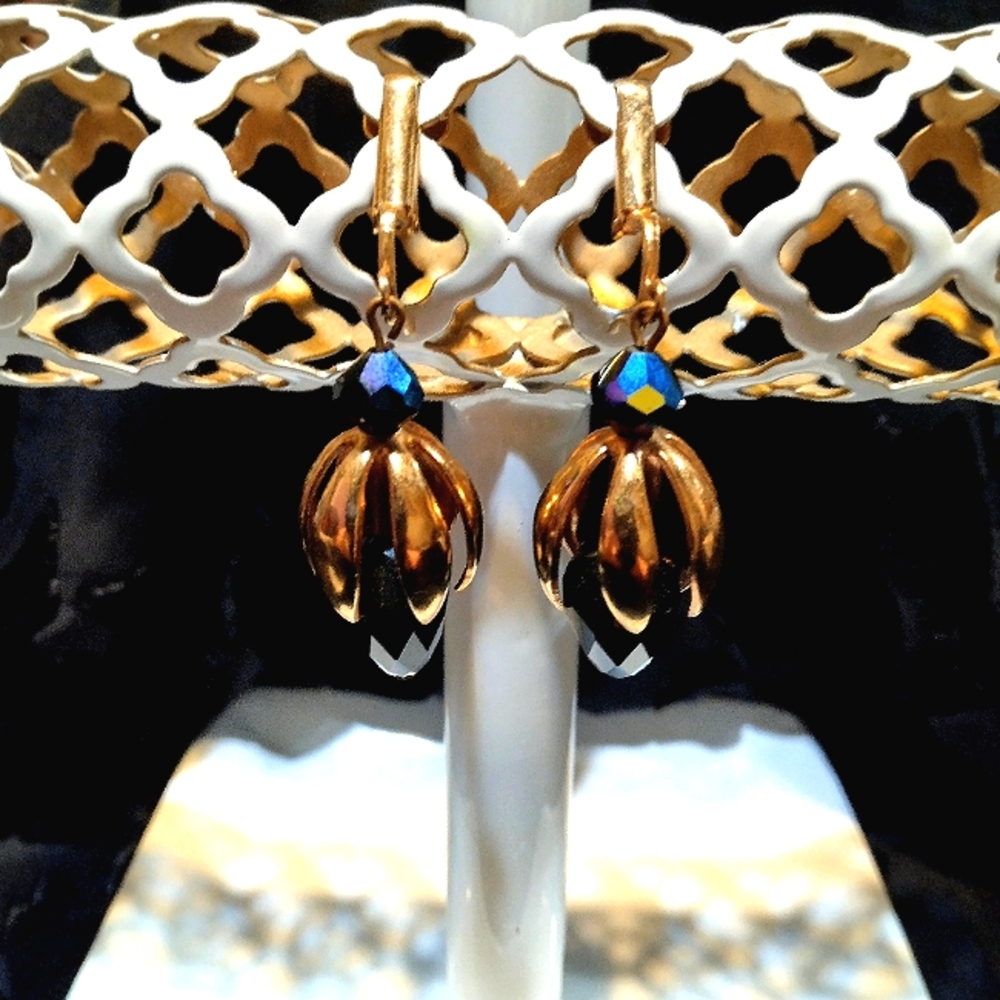 Elegant Vintage Gold Tone and Black Onyx Drop Clip On Earrings